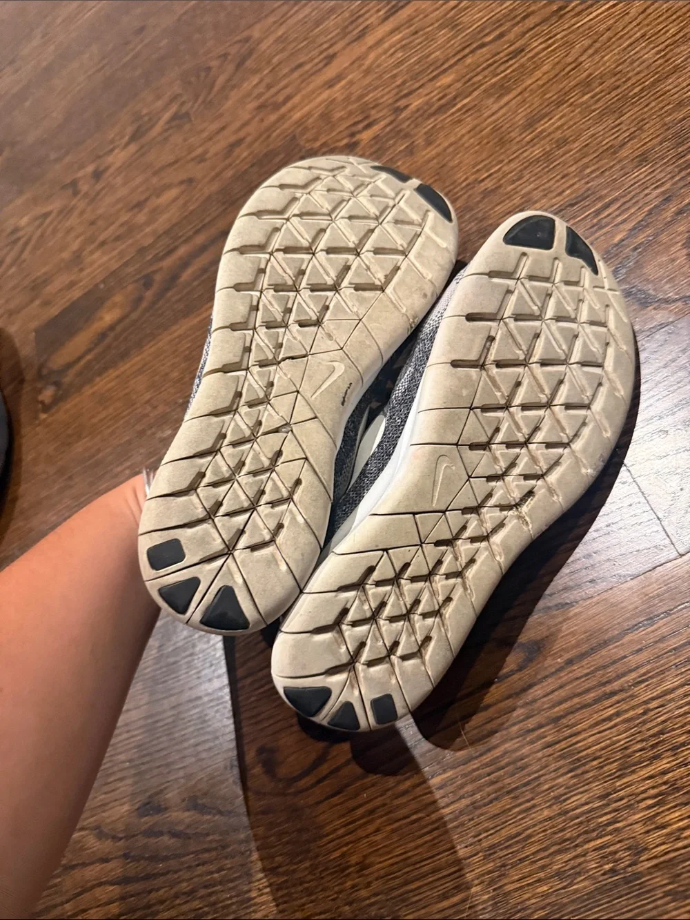 Nike Free Running Shoes Womens 7 Gray Black Knit Athleisure Sporty - Picture 4 of 5